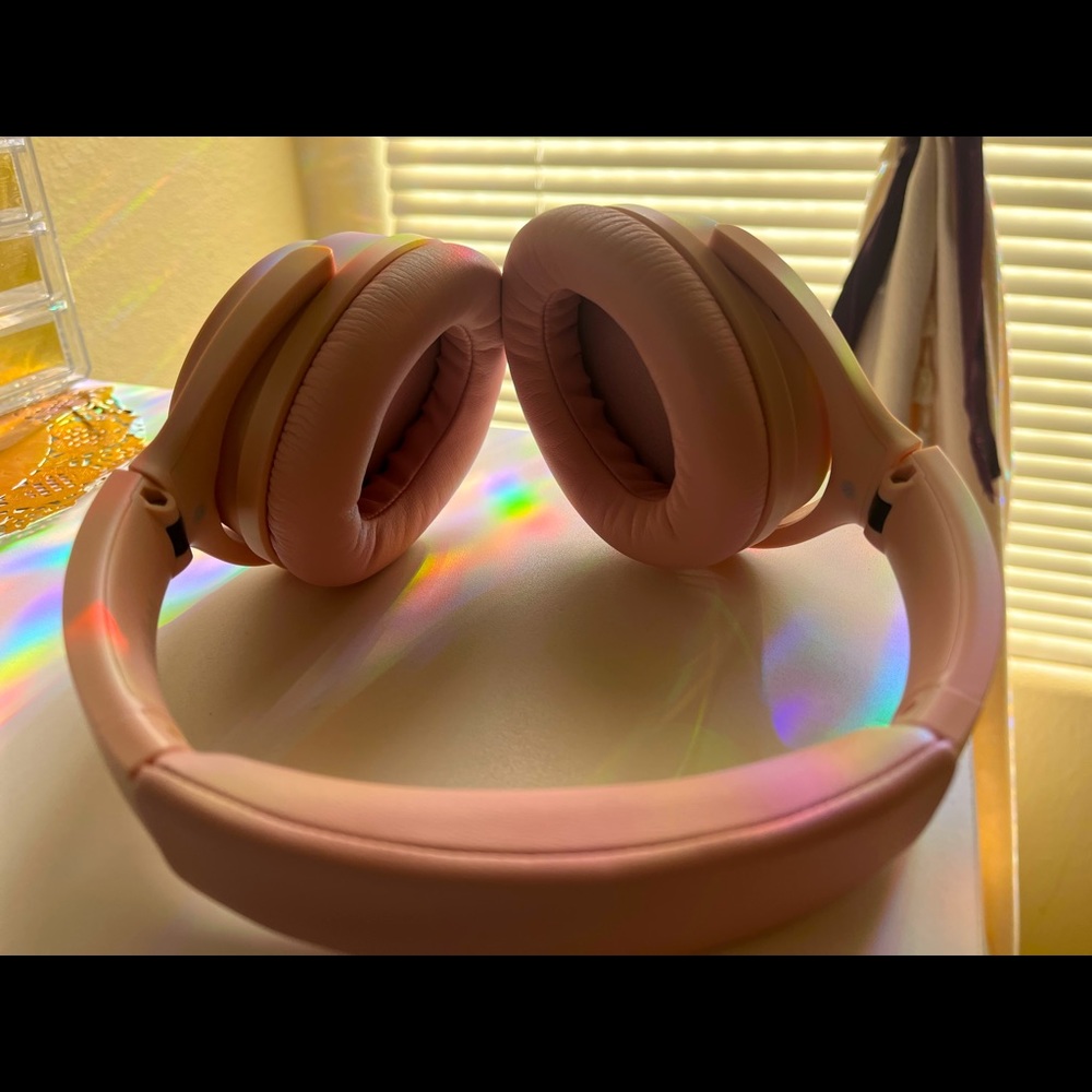 Bluetooth, active noise cancellation headphones ! New